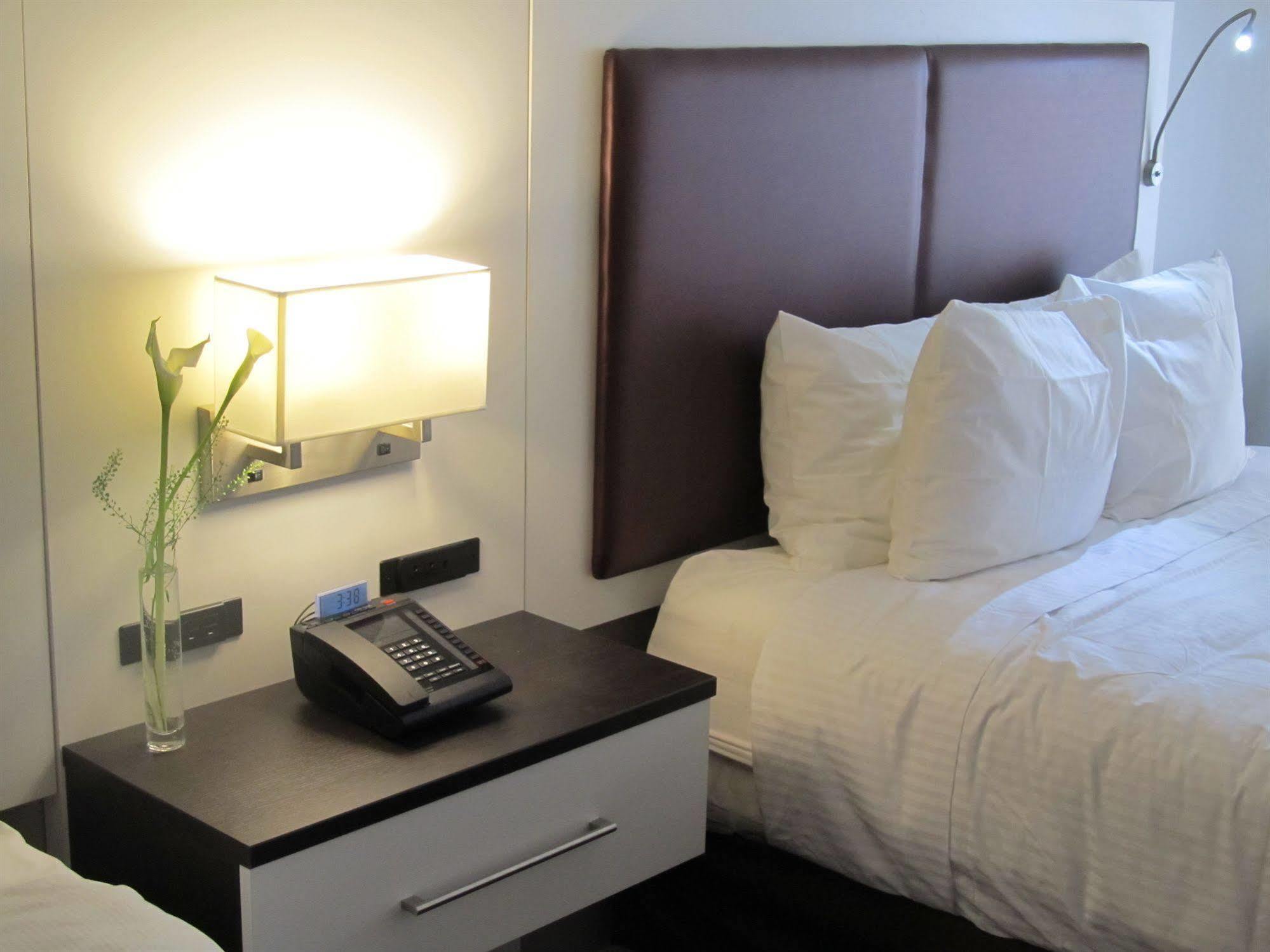 The Saint James Hotel, Ascend Hotel Collection Торонто Экстерьер фото
